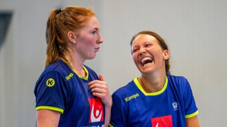 Damlandslaget på plats i Sydkorea