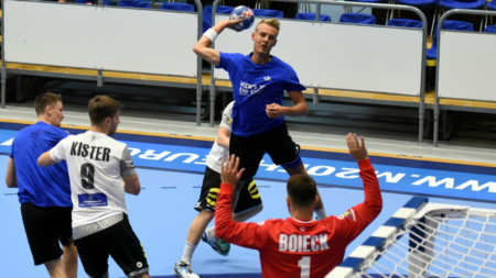 Sverige knep en dramatisk pinne i premiären