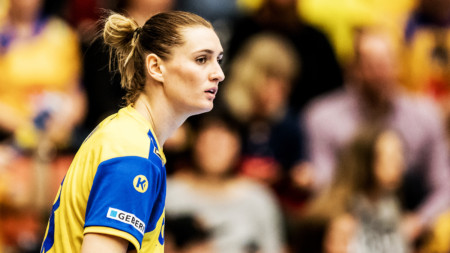 Marie Wall mot dubbla comebacker