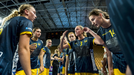 Dubbla träningsdagar för U19-damerna