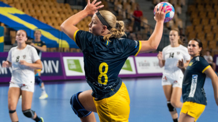 U17-damerna semifinalklara