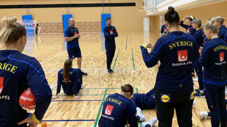 Landslaget på plats i Japan