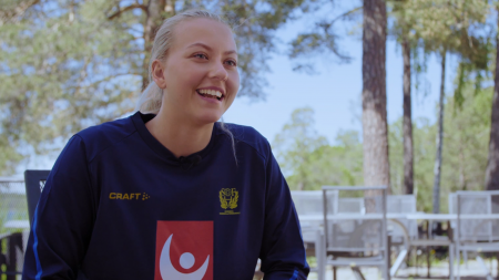 Frida Rosells debutsamling med damlandslaget