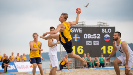 Sverige avslutade premiärdagen starkt
