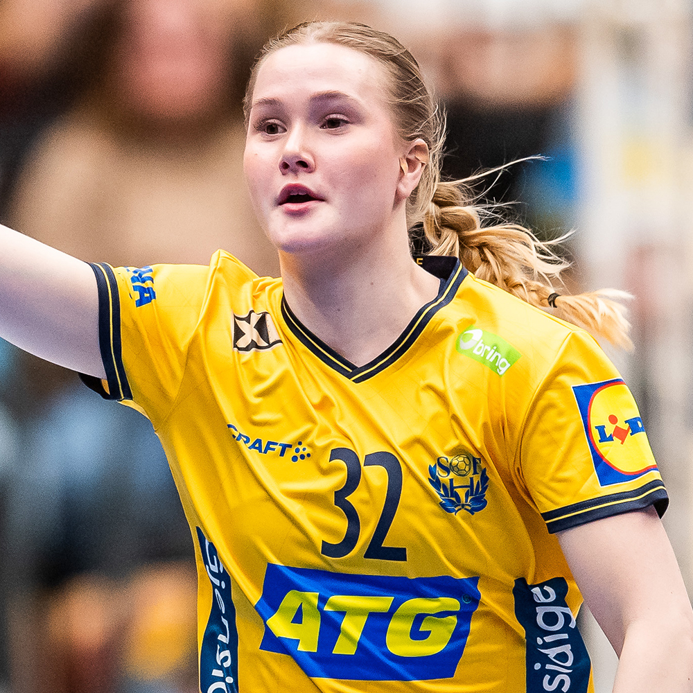 32 Jennifer Johansson